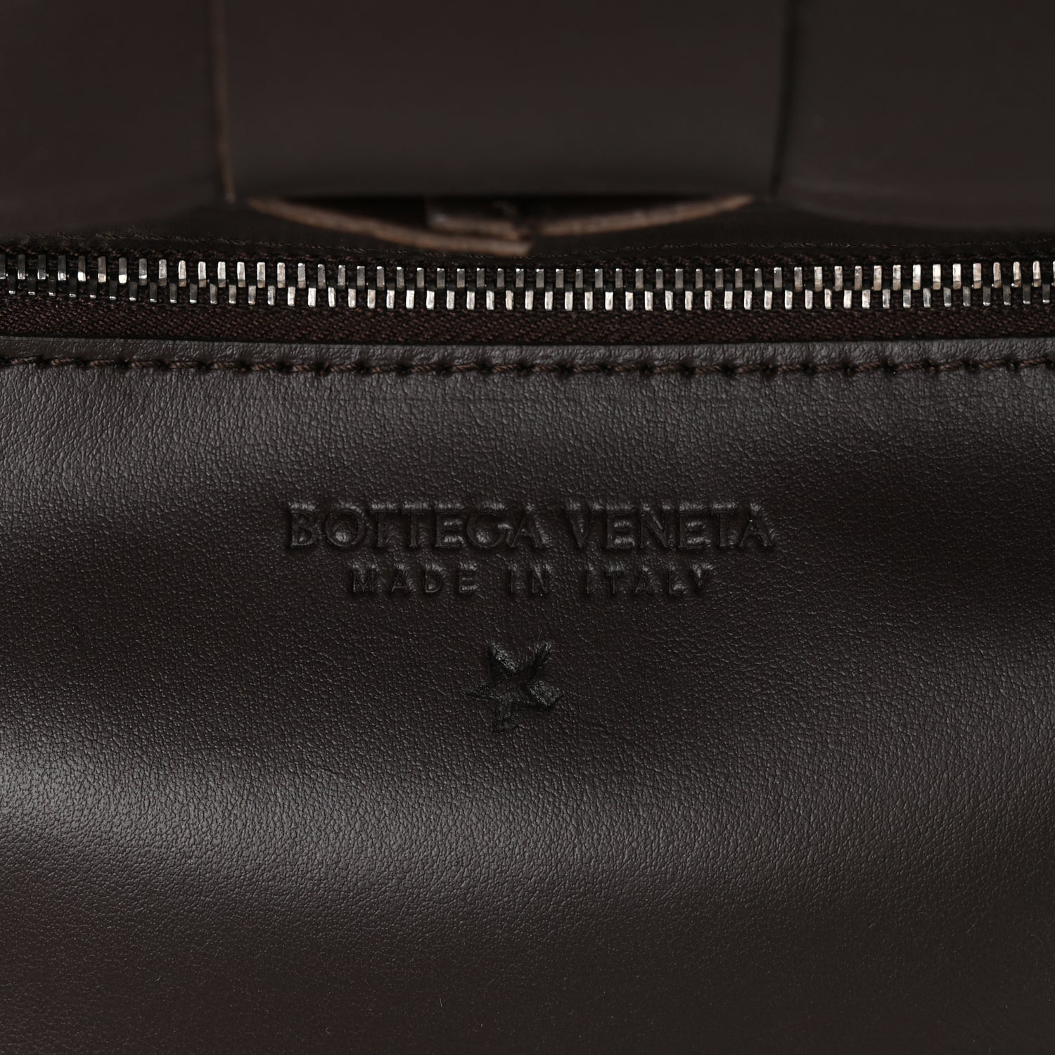 Bottega Veneta Calfskin Maxi Intrecciato Versatile Cassette Bag Brown